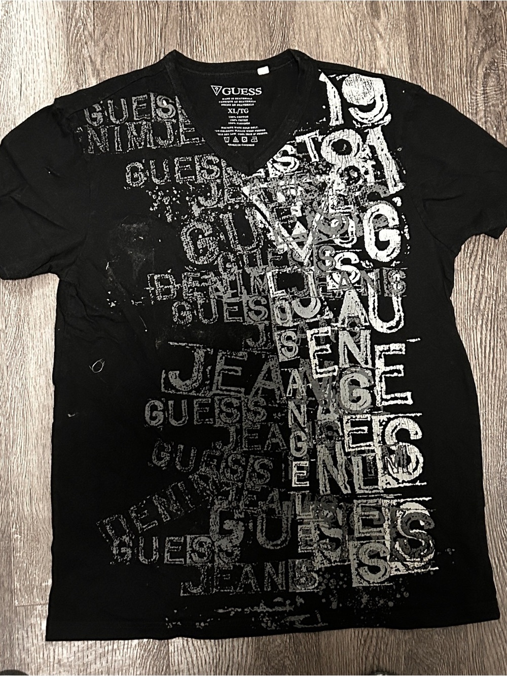 Guess Black Short‑Sleeve V‑Neck Graphic Tee with Silver Print